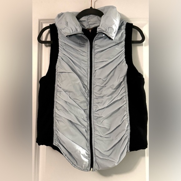 Free People Women's Blue & Black Dual Fabric Zip Up Vest Lighweight - Picture 4 of 7